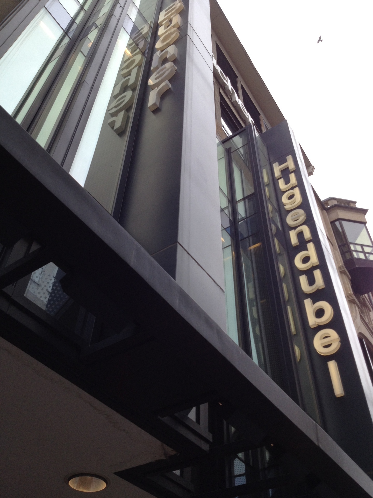 フーゲンドゥーベル書店 Hugendubel